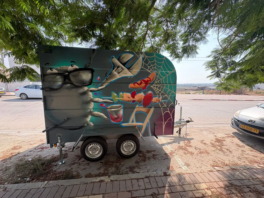 נגרר הציוד המעוצב של צוות עכביש